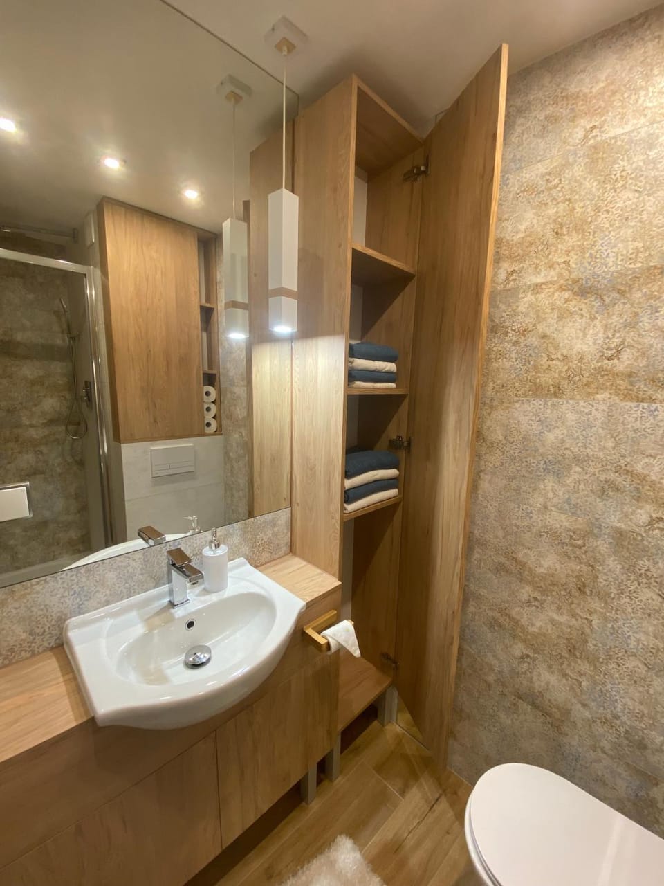 Toilet, Bathroom, towels