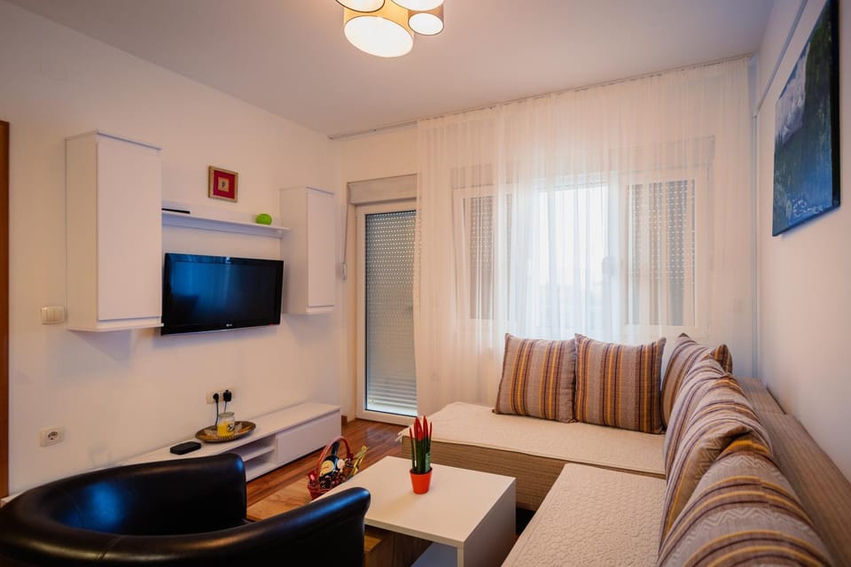 TV and multimedia, Balcony/Terrace, Living room, Seating area