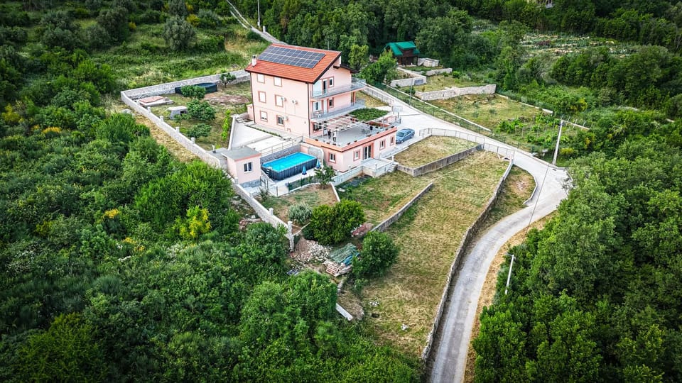 Property building, Neighbourhood, Natural landscape, Bird's eye view, Garden, View (from property/room), Floor plan, Garden view, Sea view, Swimming pool, Breakfast, Parking
