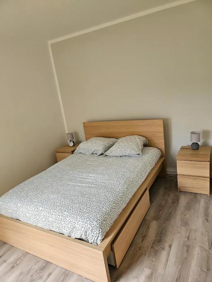 Bed, Bathroom, Photo of the whole room, Bedroom