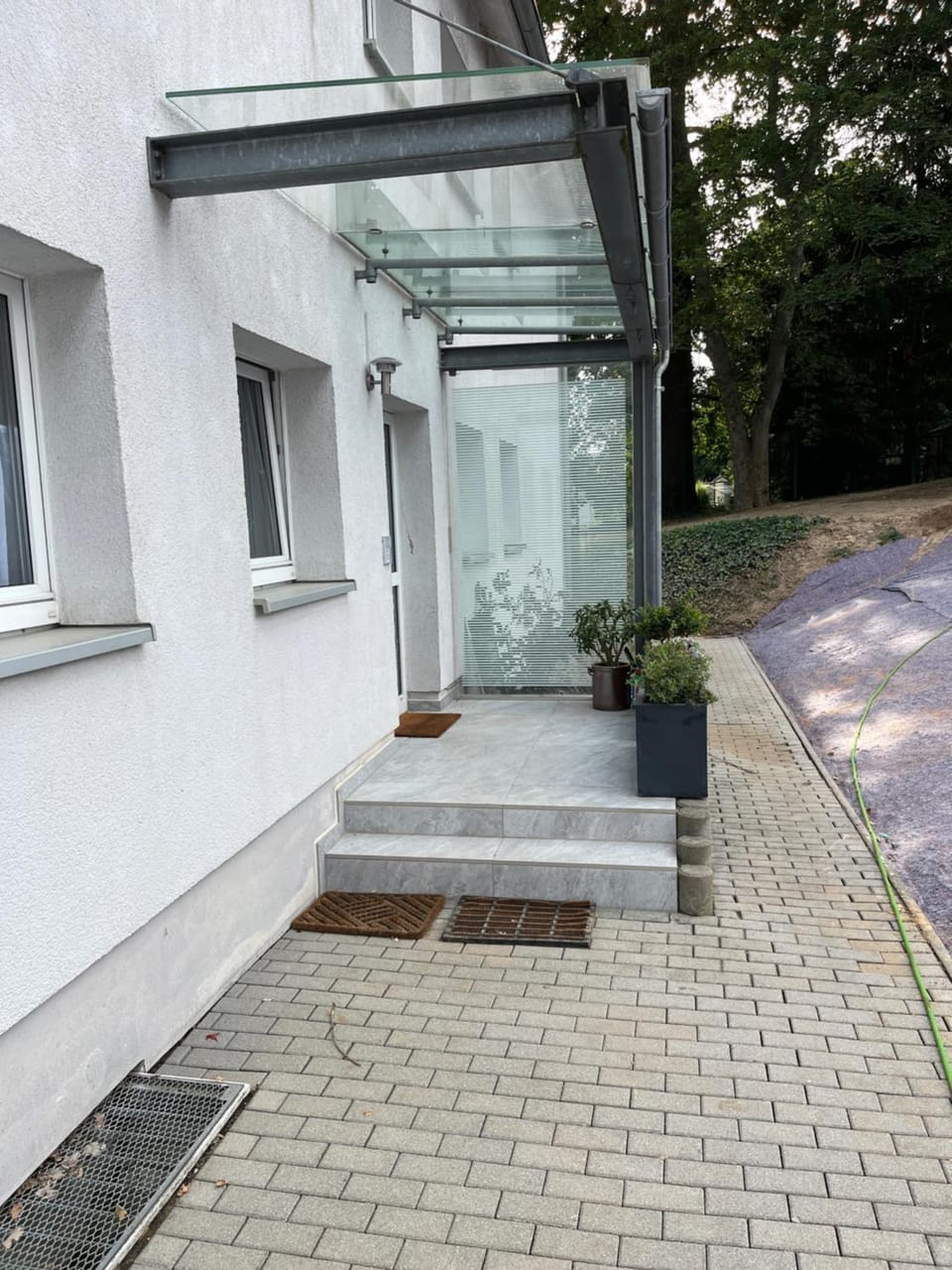 Facade/entrance