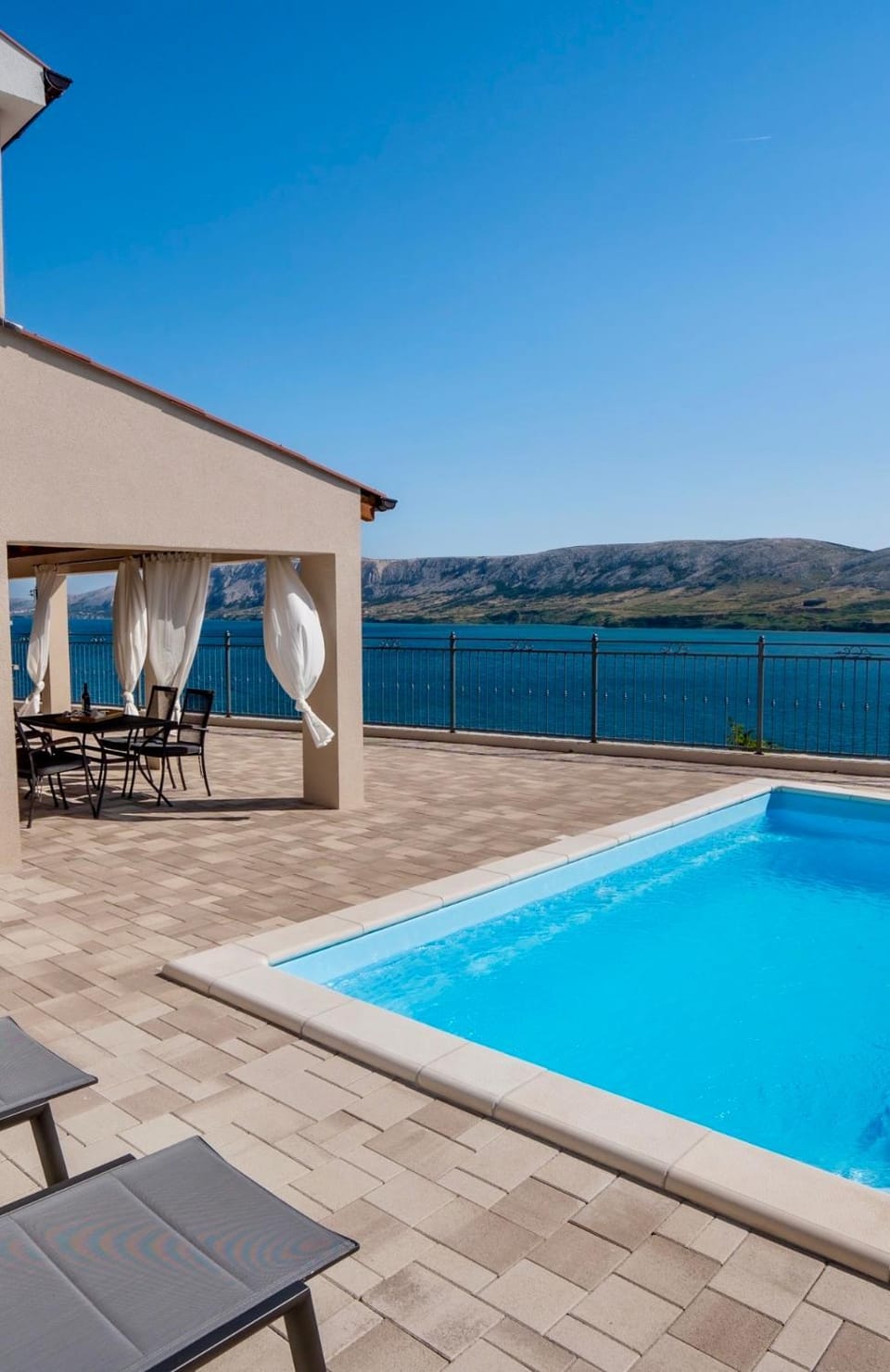 Balcony/Terrace, Pool view, Swimming pool, sunbed