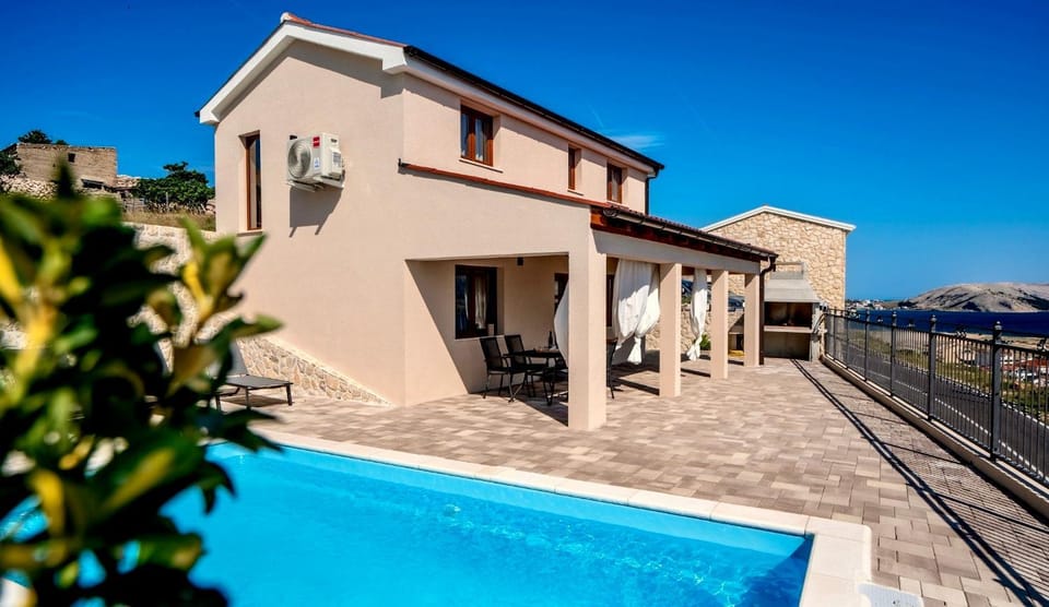 Property building, View (from property/room), Balcony/Terrace, Swimming pool, sunbed