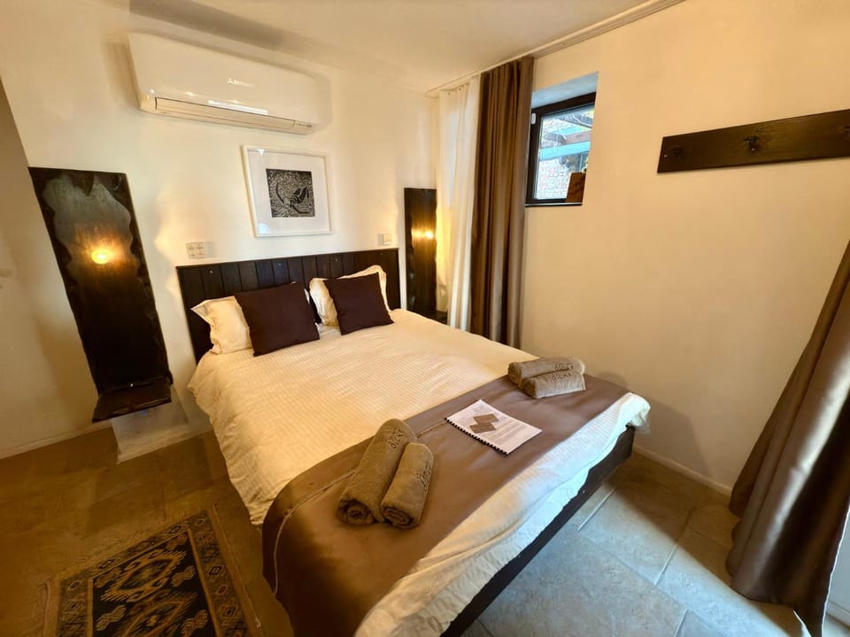 Bed, Photo of the whole room, Bedroom, towels, air conditioner
