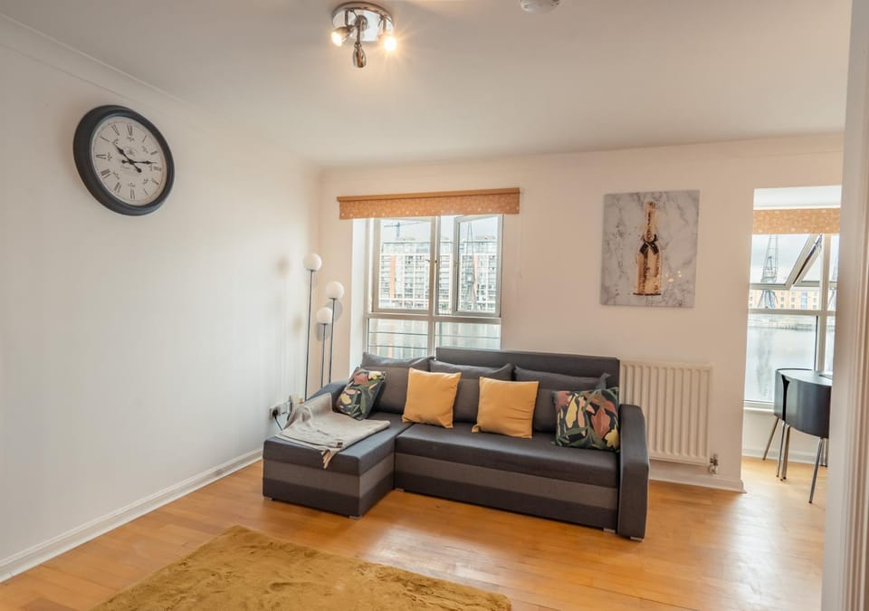 Excel London Riverview Luxury Apartment -Sleep 6- Free Parking- Playstation 4 Apartment in London