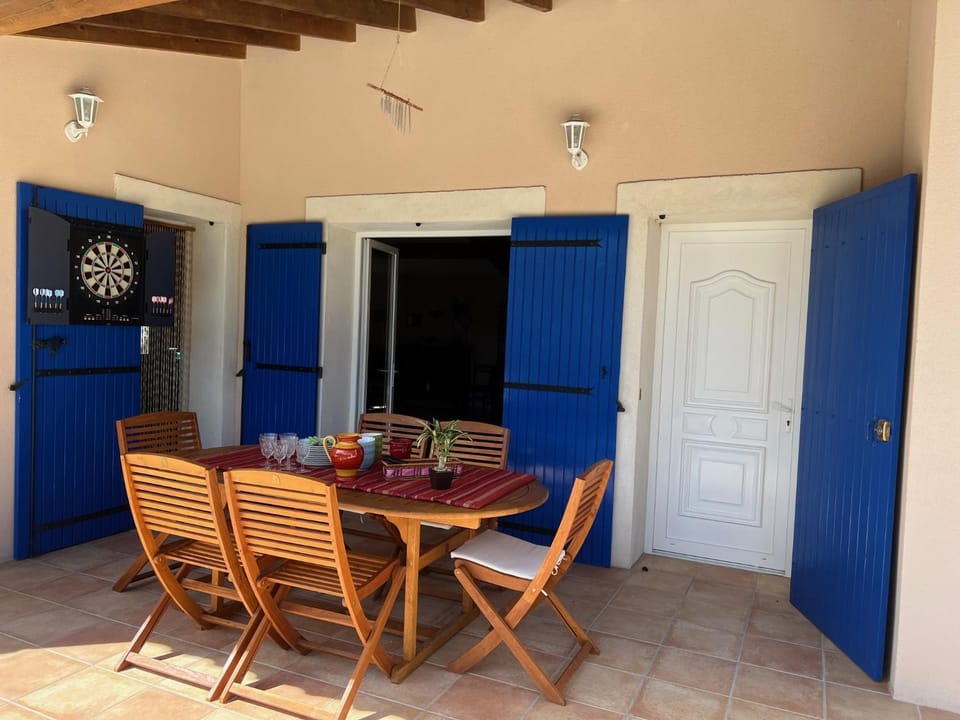 Patio, Dining area
