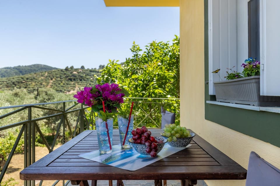 View (from property/room), Balcony/Terrace, Garden view, Mountain view