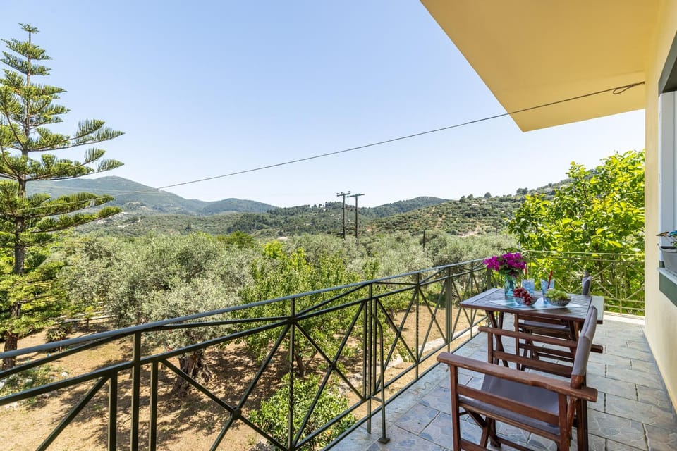 View (from property/room), Balcony/Terrace, Mountain view