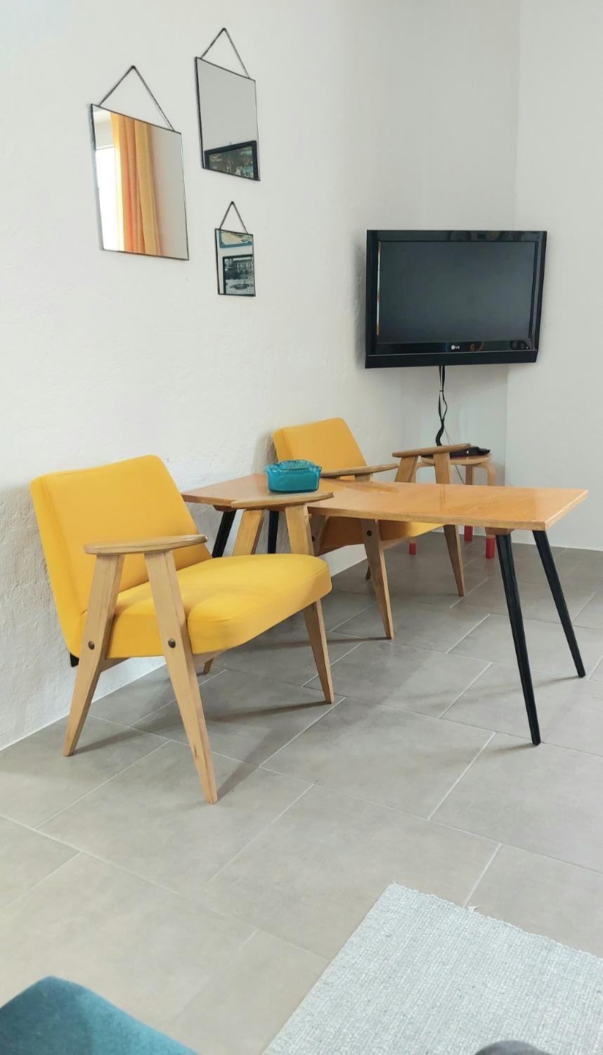 Communal lounge/ TV room, TV and multimedia, Living room, Seating area, Evening entertainment