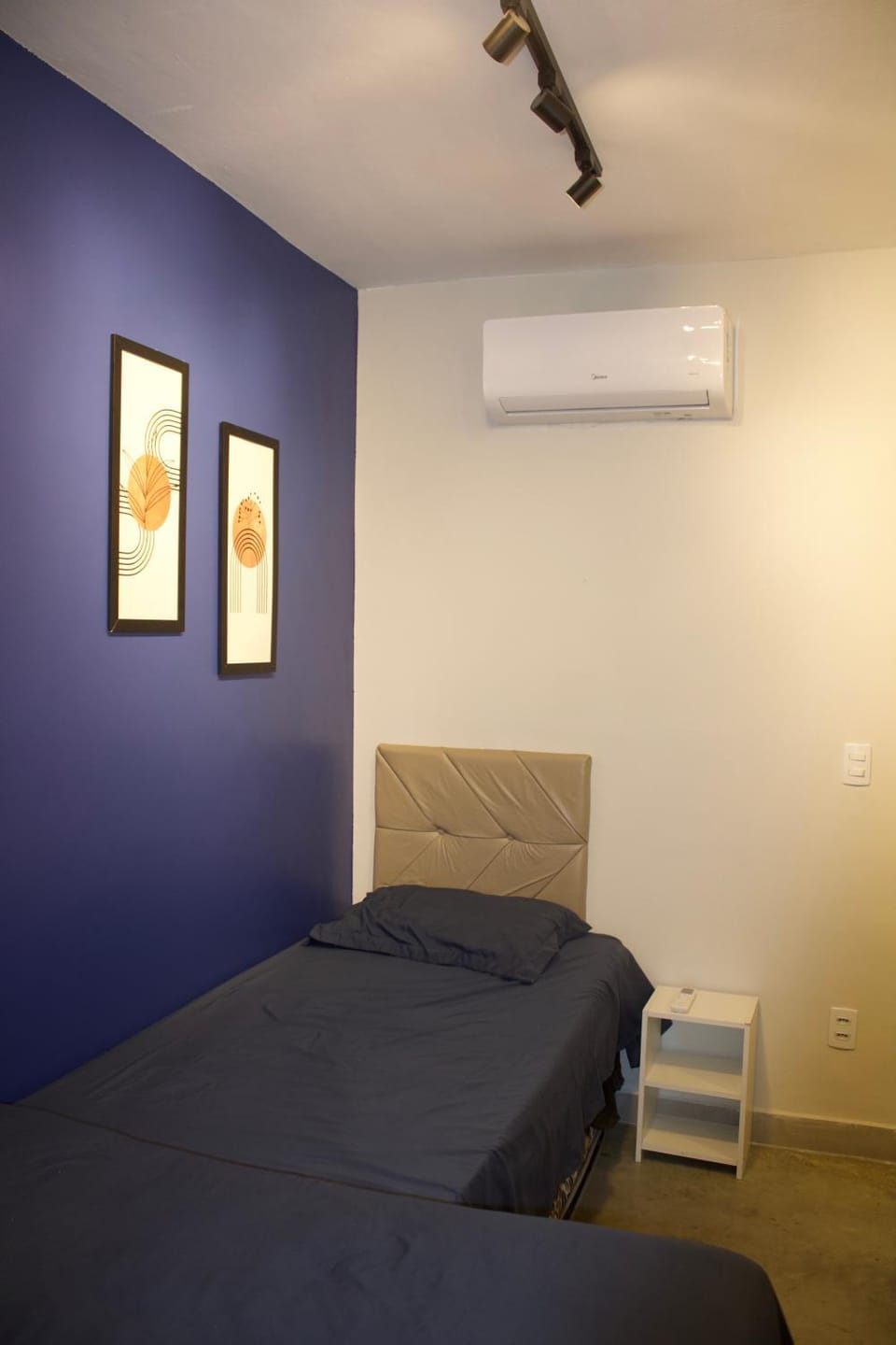 Bed, Photo of the whole room, Bedroom, air conditioner