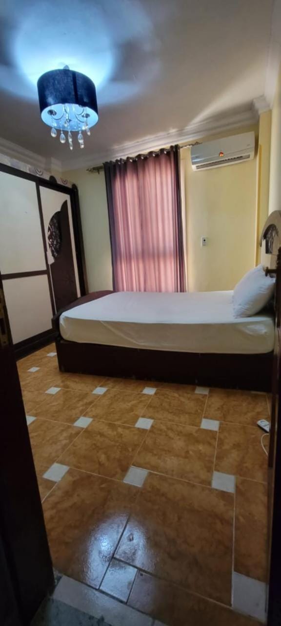 قريه سمر لاند علي البحر مباشرا و حمام سباحه للكبار والاطفال وامن Apartment in Hurghada