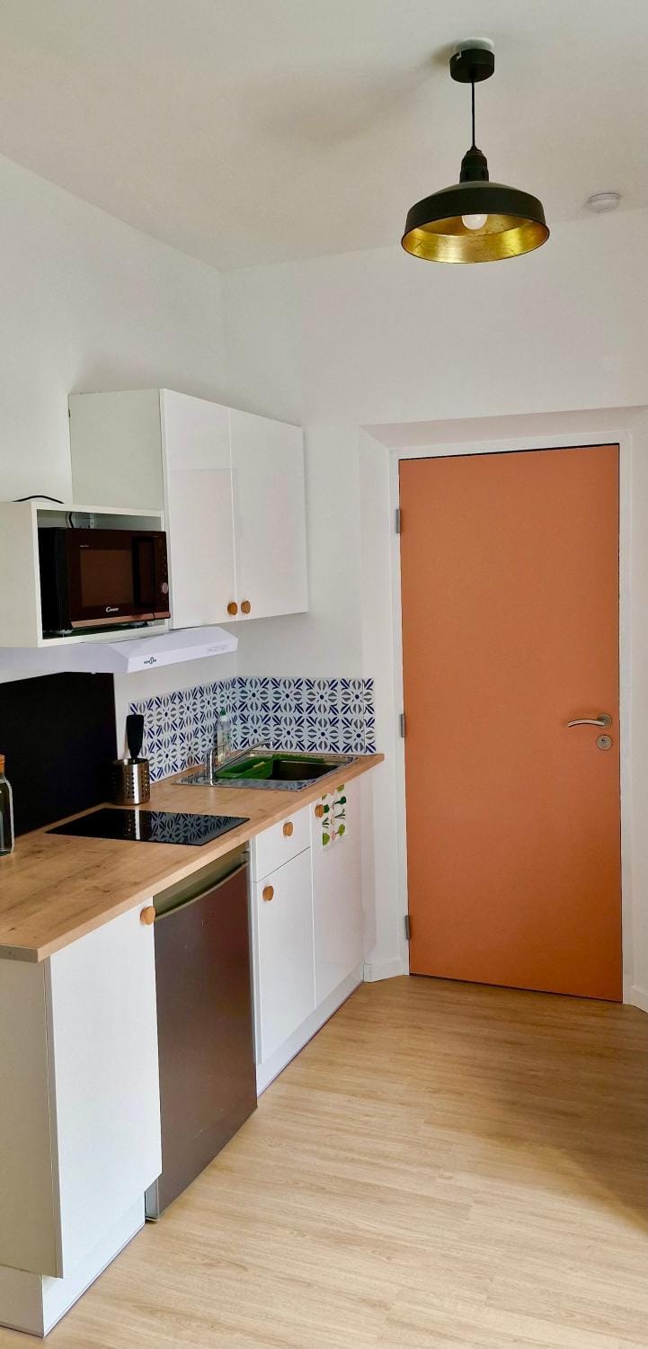 Kitchen or kitchenette, stove