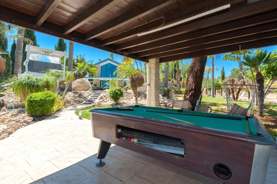 Billiard, Swimming pool