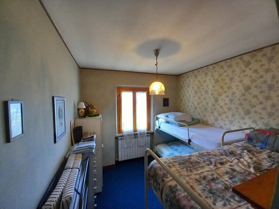 Photo of the whole room, Bedroom, bunk bed