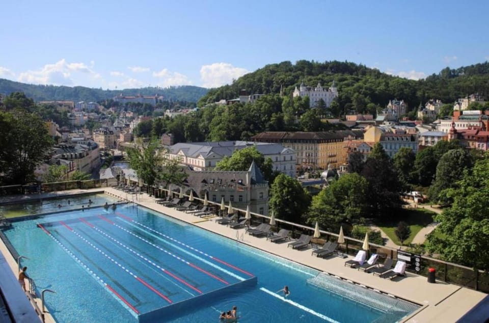 Nearby landmark, Day, Natural landscape, Swimming pool
