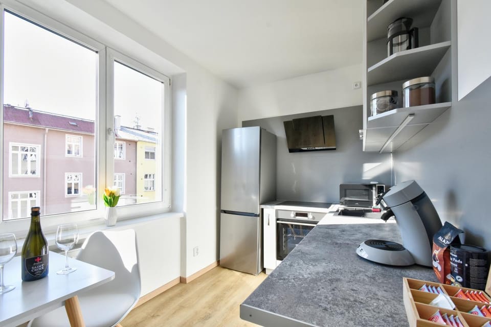 Kitchen or kitchenette, Seating area, oven