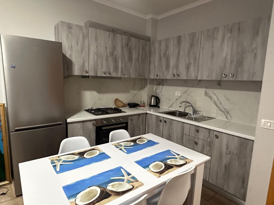 Kitchen or kitchenette, Dining area, stove, toaster