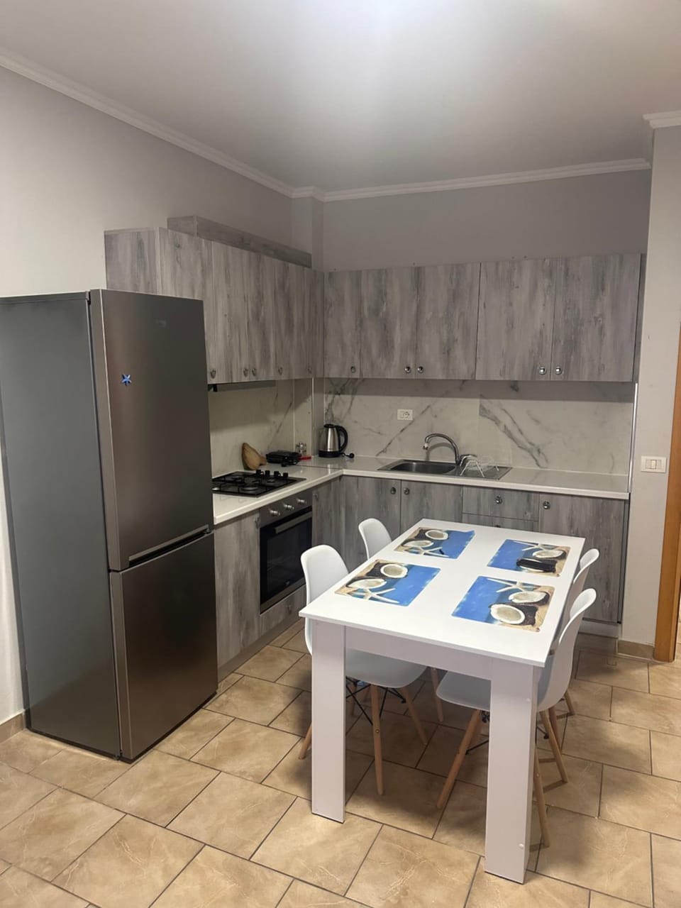 Kitchen or kitchenette, Dining area, stove
