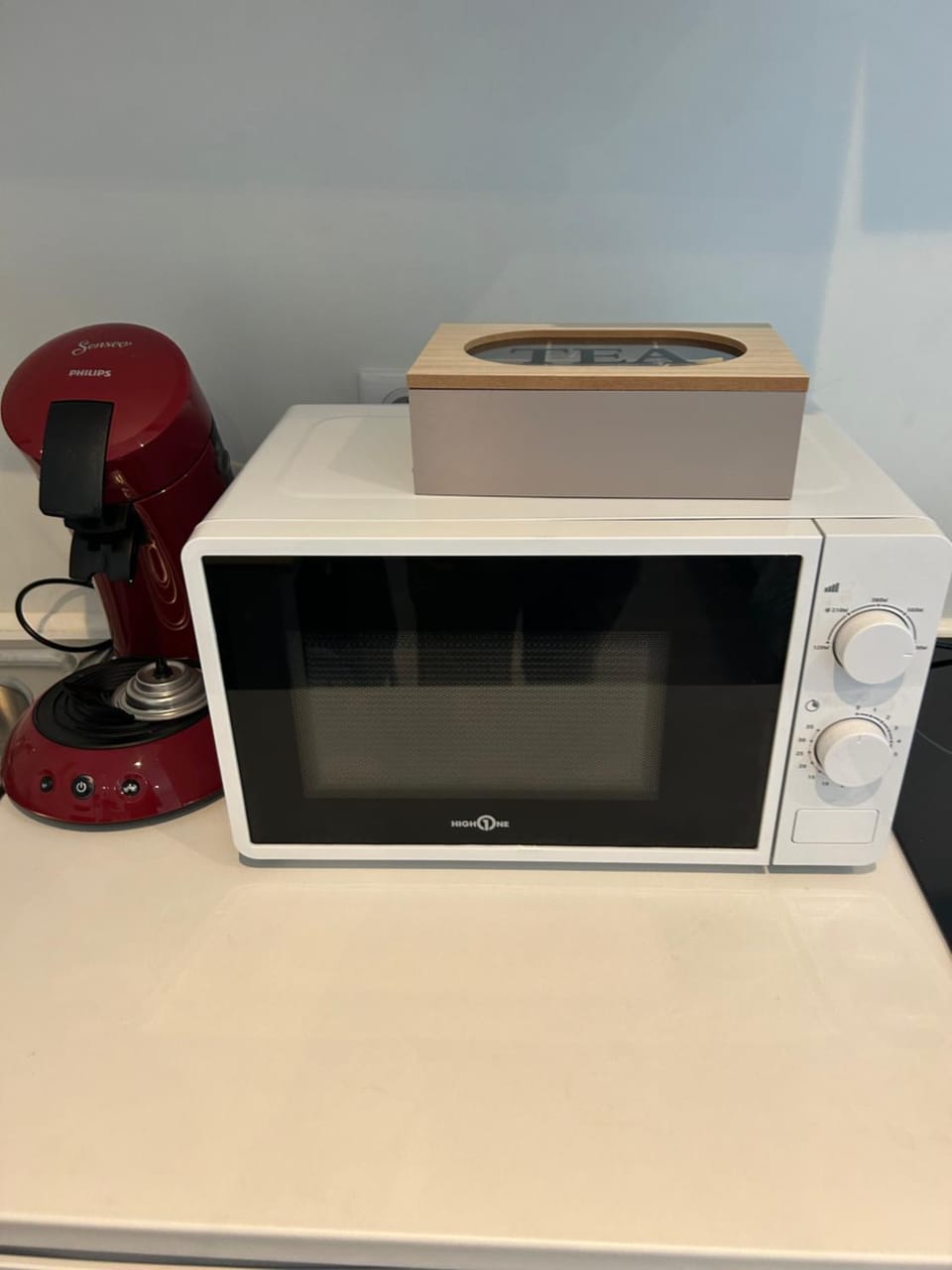 Coffee/tea facilities, microwave