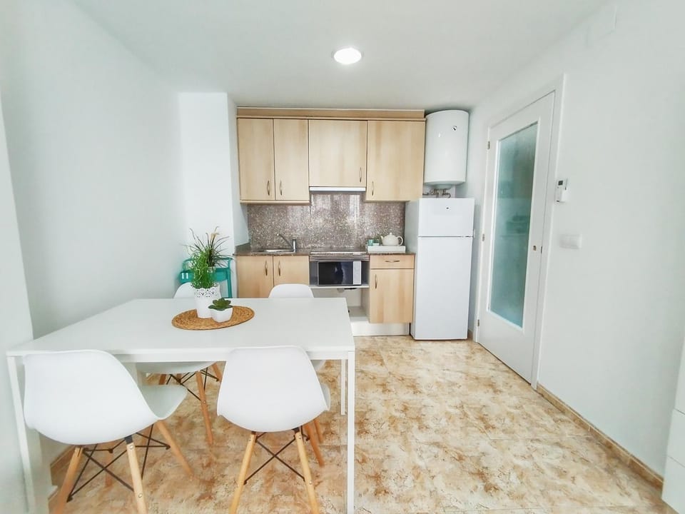 Dining area, pet friendly, kitchen