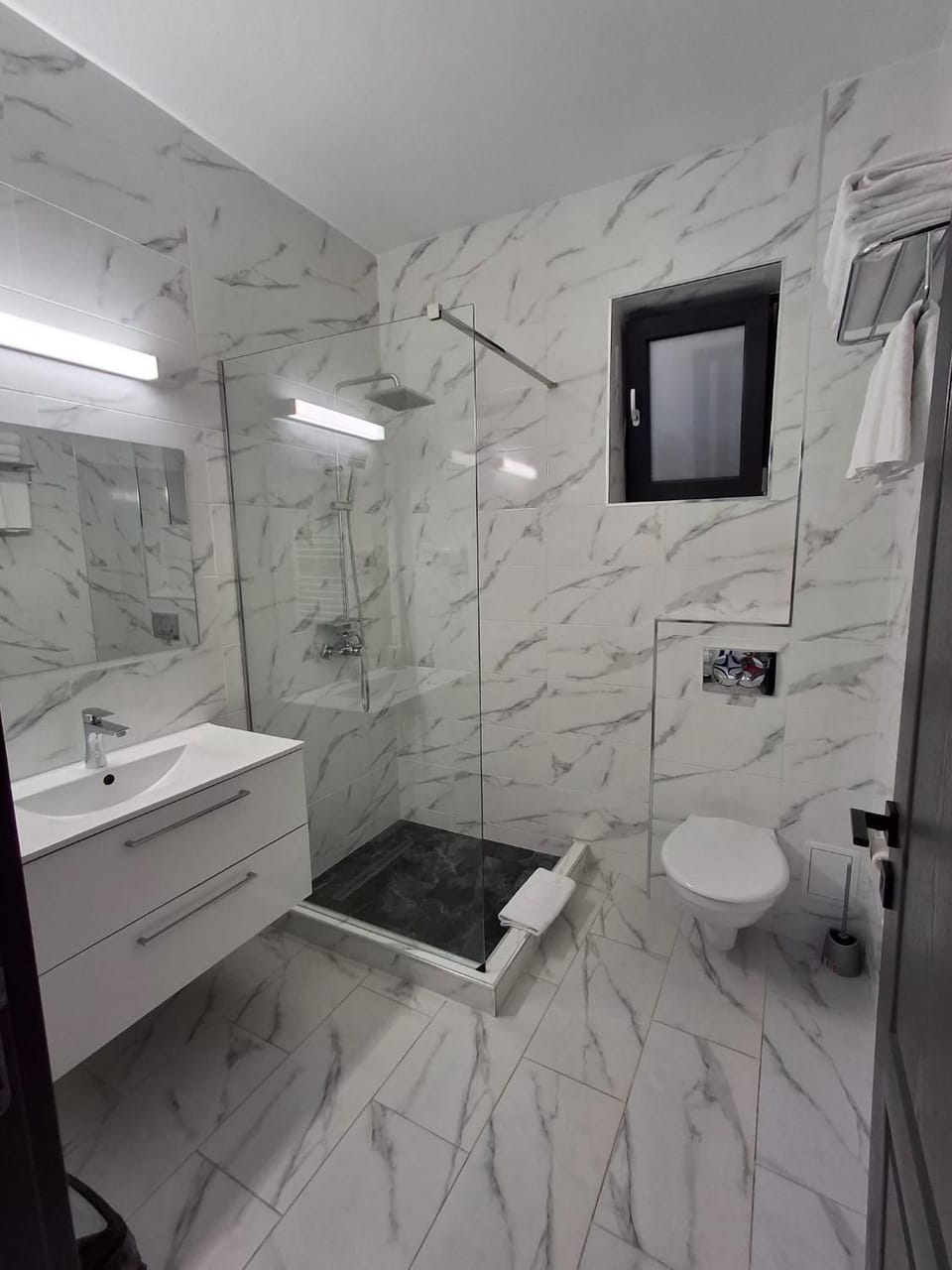 Shower, Bathroom, towels