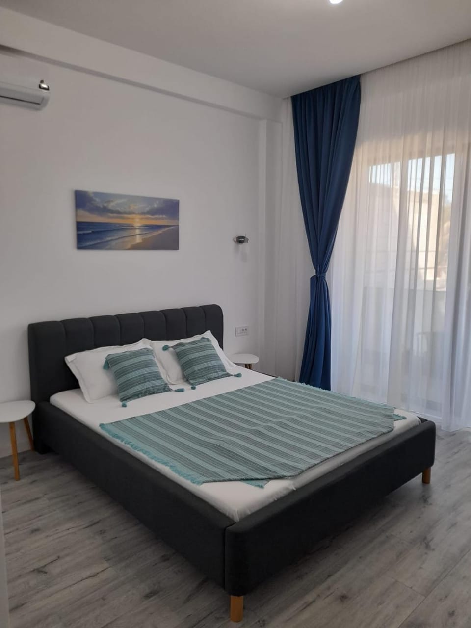 Bed, Photo of the whole room, Bedroom, air conditioner