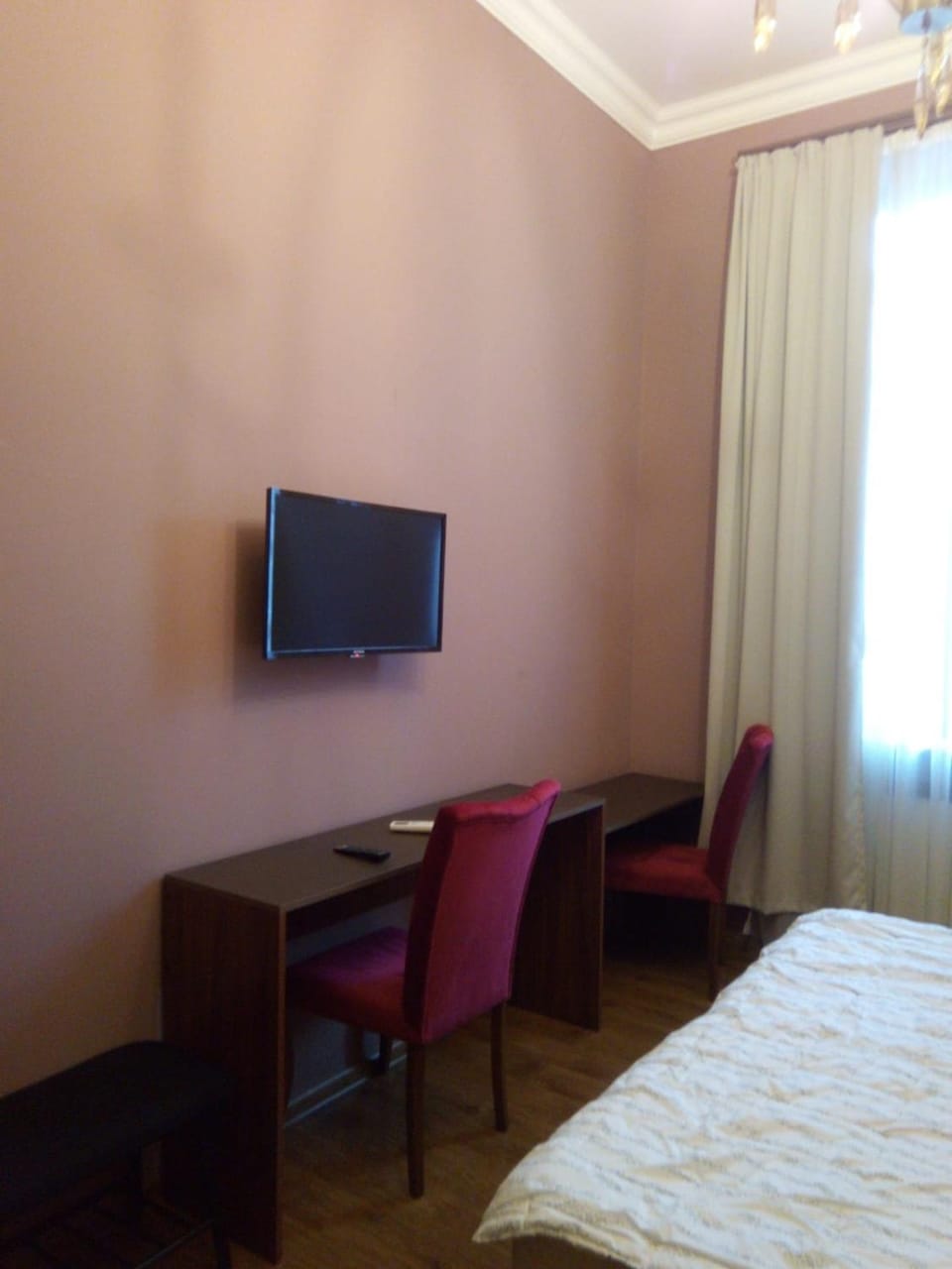 Bed, TV and multimedia, Photo of the whole room, Bedroom