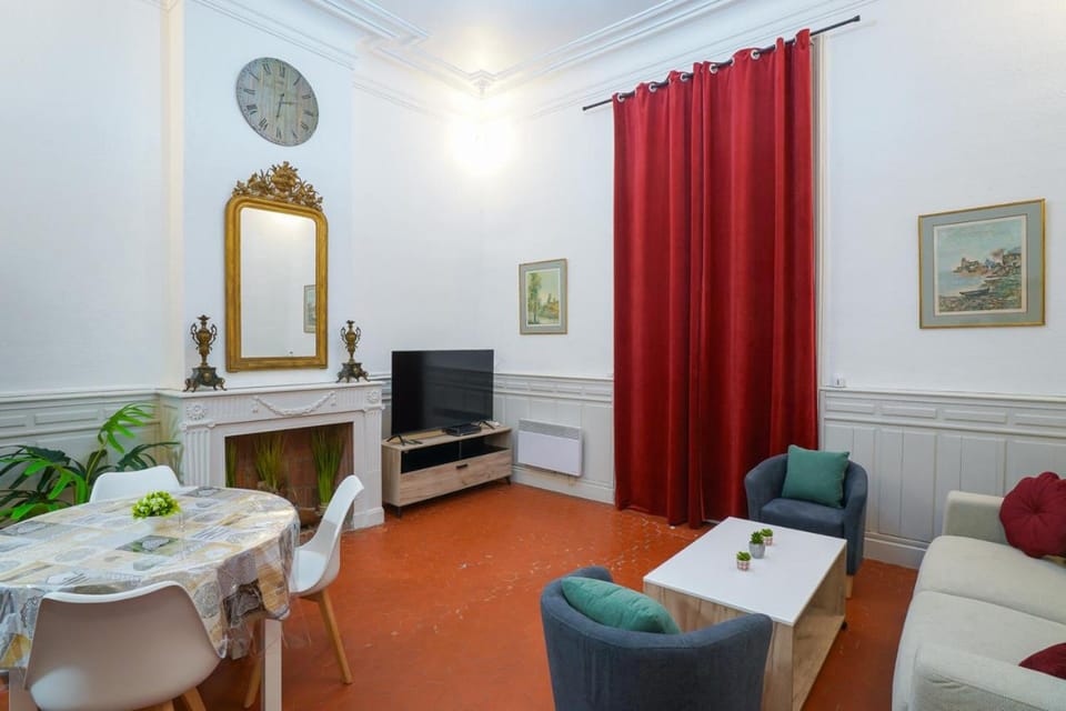 Appartement du Forum,La gare, 50 m2 , Climatisation, Garage, Cour Apartment in Narbonne