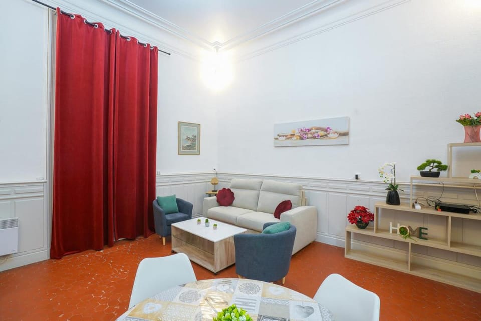 Appartement du Forum,La gare, 50 m2 , Climatisation, Garage, Cour Apartment in Narbonne
