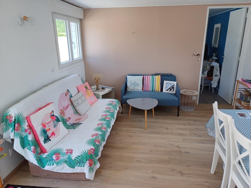 Romanjo Chalet in Normandy