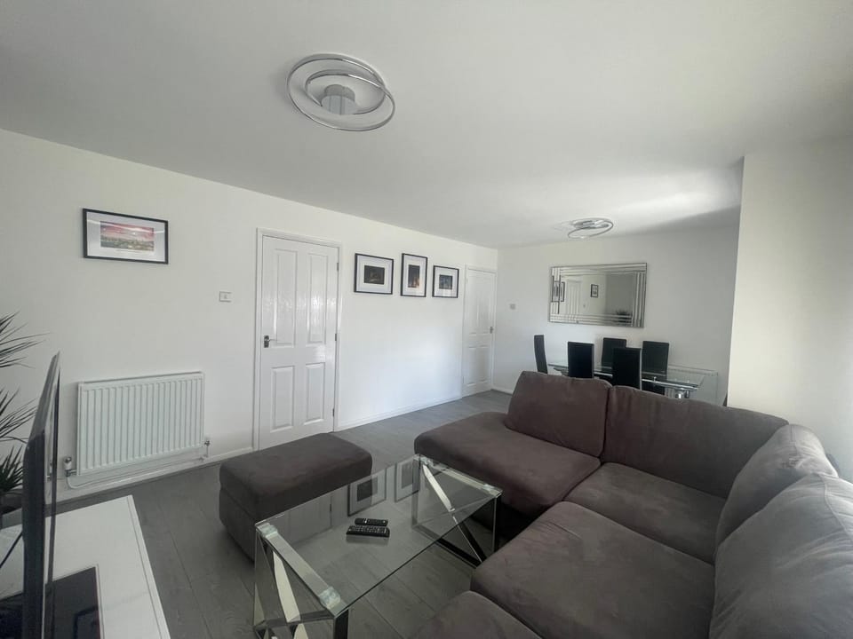 TV and multimedia, Living room, Seating area, internet