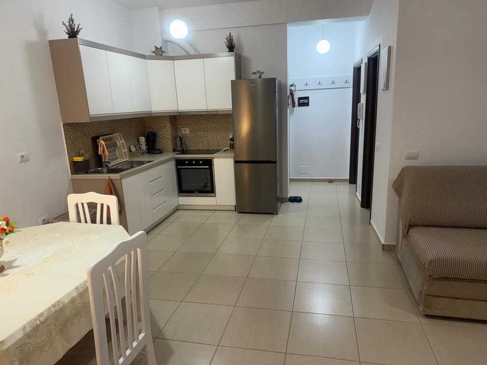 Kitchen or kitchenette, Dining area, stove