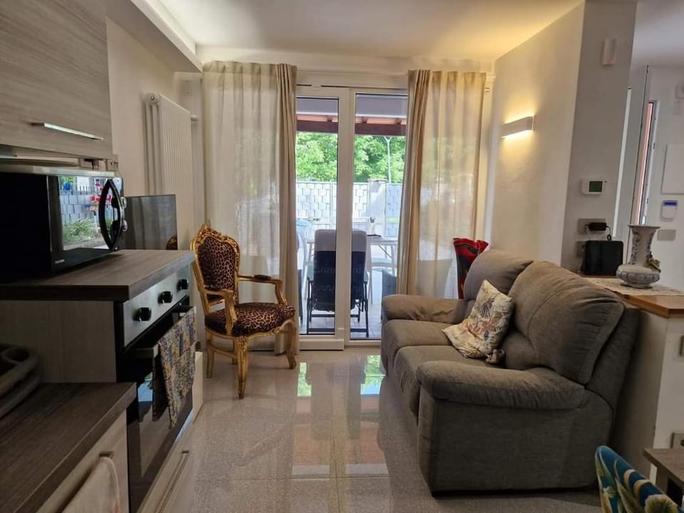 TV and multimedia, Kitchen or kitchenette, Living room, Seating area, Evening entertainment