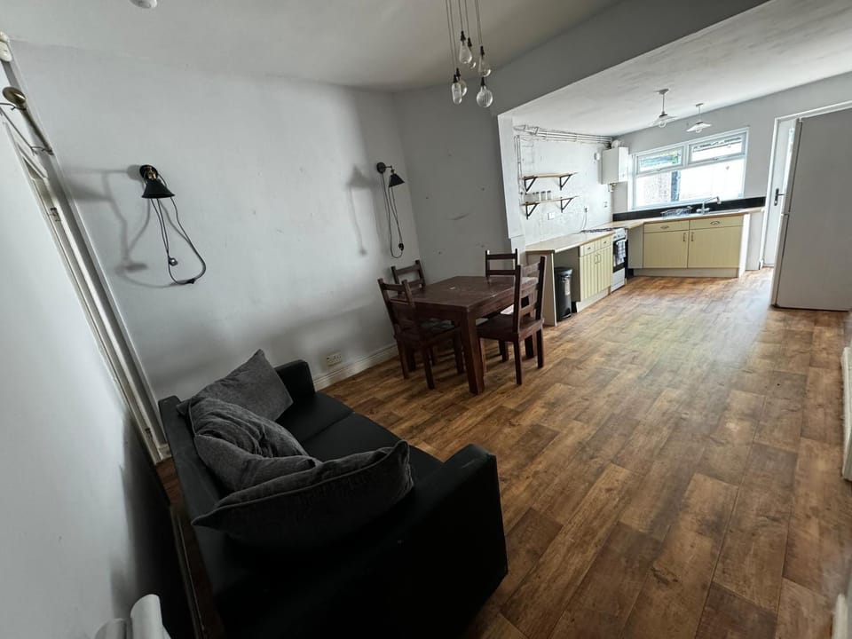 Double-Bedroom C4 Manchester Close To Bolton Centre Bed and Breakfast in England