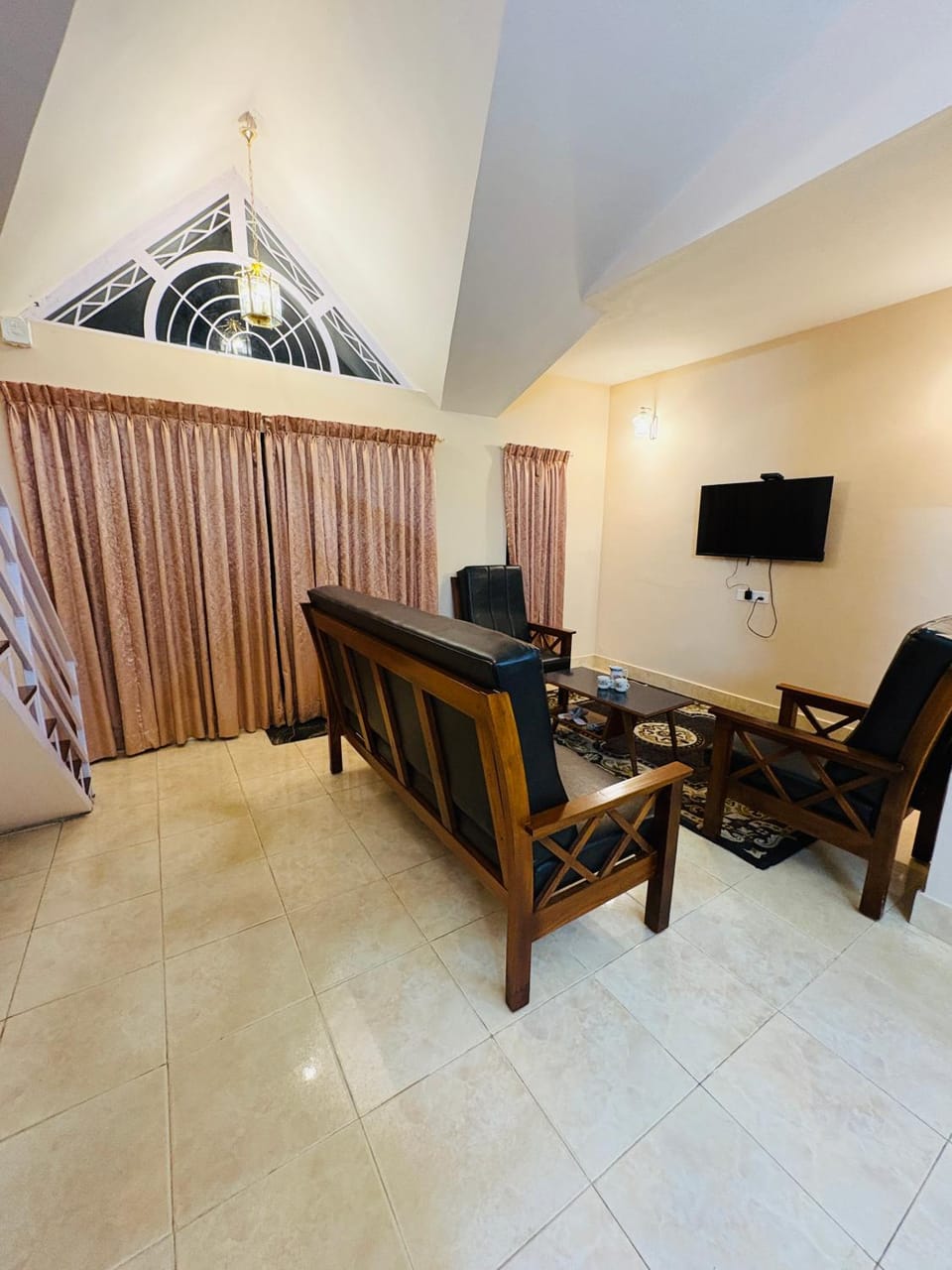 Communal lounge/ TV room, TV and multimedia, Living room, Seating area, Dining area, Evening entertainment
