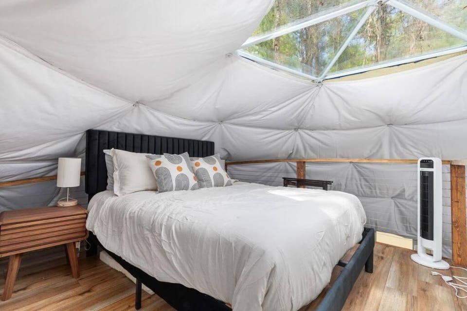 Dream Dome - Romantic Getaway, Hot Tub, AC, Wifi, National Park 8 min House in Shenandoah Valley