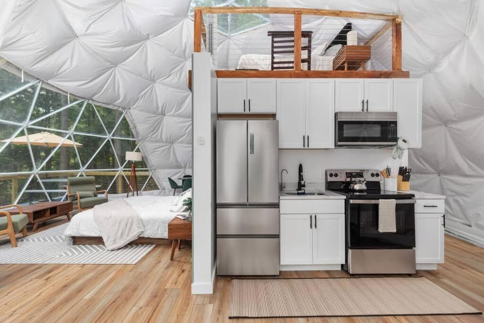 Dream Dome - Romantic Getaway, Hot Tub, AC, Wifi, National Park 8 min House in Shenandoah Valley