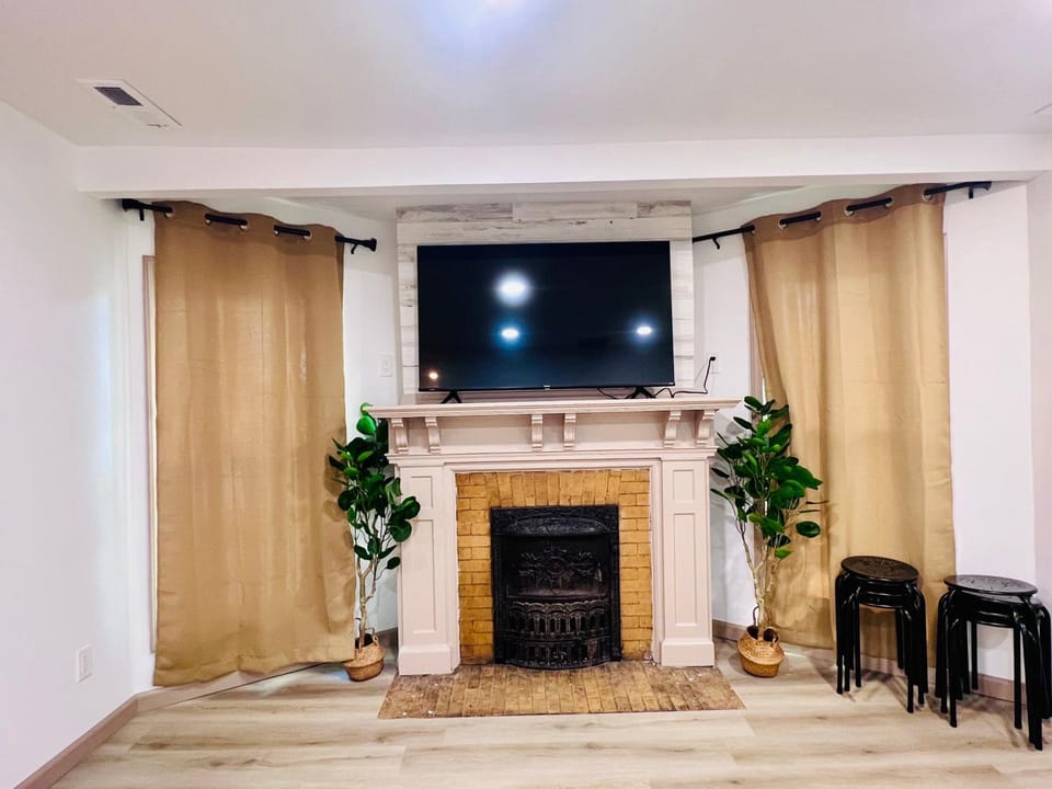 NEW! Fireworks View next to Casino walk to falls Apartment in Niagara Falls