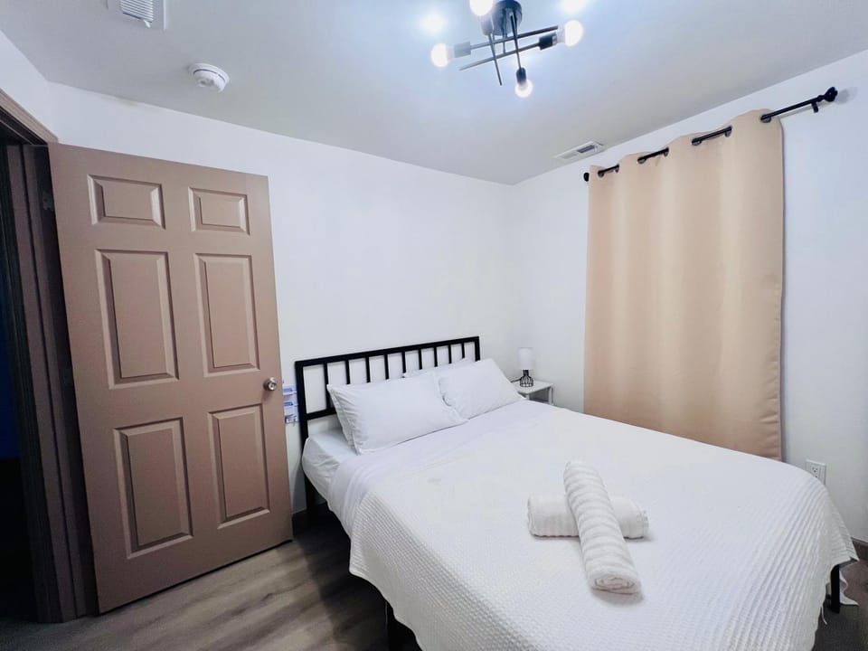 NEW! Fireworks View next to Casino walk to falls Apartment in Niagara Falls