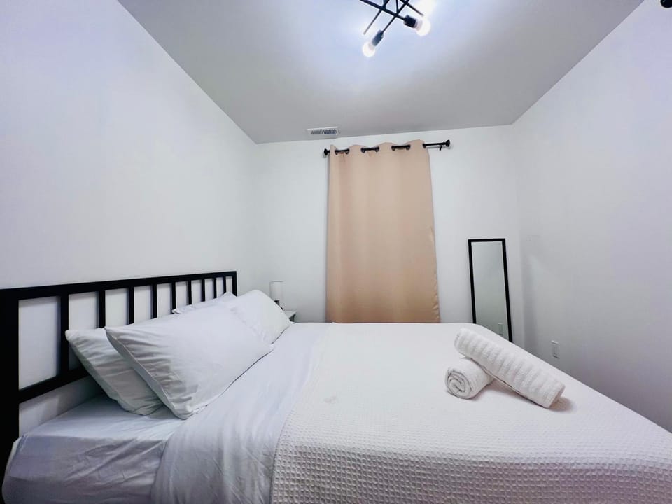 NEW! Fireworks View next to Casino walk to falls Apartment in Niagara Falls