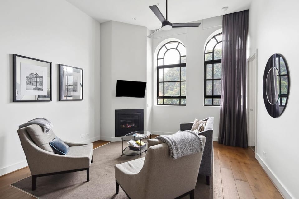 Communal lounge/ TV room, TV and multimedia, Living room, Seating area, Evening entertainment