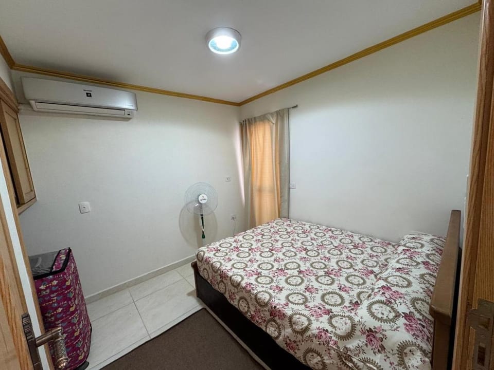 Balcony/Terrace, toaster, air conditioner