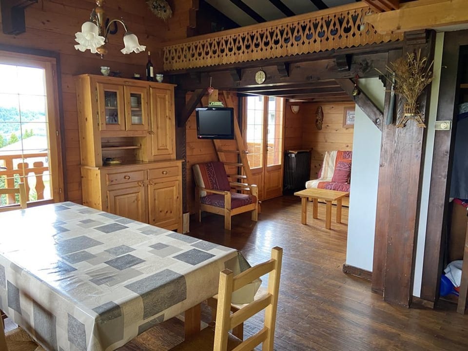 Chalet cosy à Crest-Voland – 6 personnes, cuisine équipée, salon TV, proche pistes et nature - FR-1-733-154 Chalet in Notre-Dame-de-Bellecombe