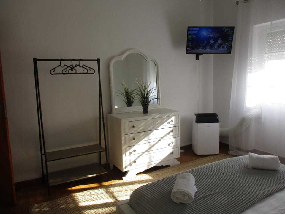 Bed, TV and multimedia, Bedroom, towels, wardrobe