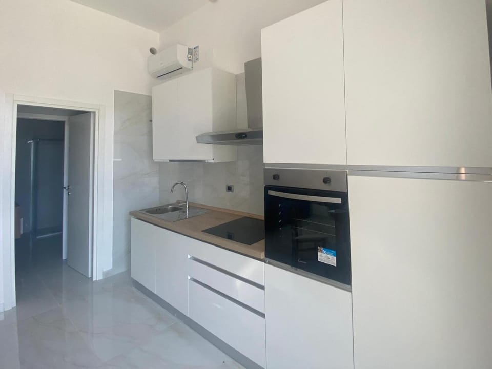 Kitchen or kitchenette, minibar, oven, stove
