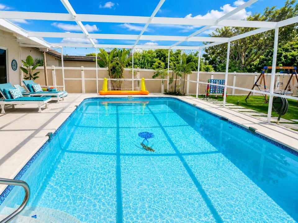 Clearwater Heated Pool Paradise Family-Friendly Home Near Beaches House in Largo
