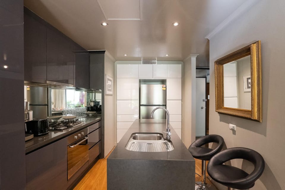 Stunning 1Bed Surry Hills Balcony Apt w Parking Apartment in Surry Hills