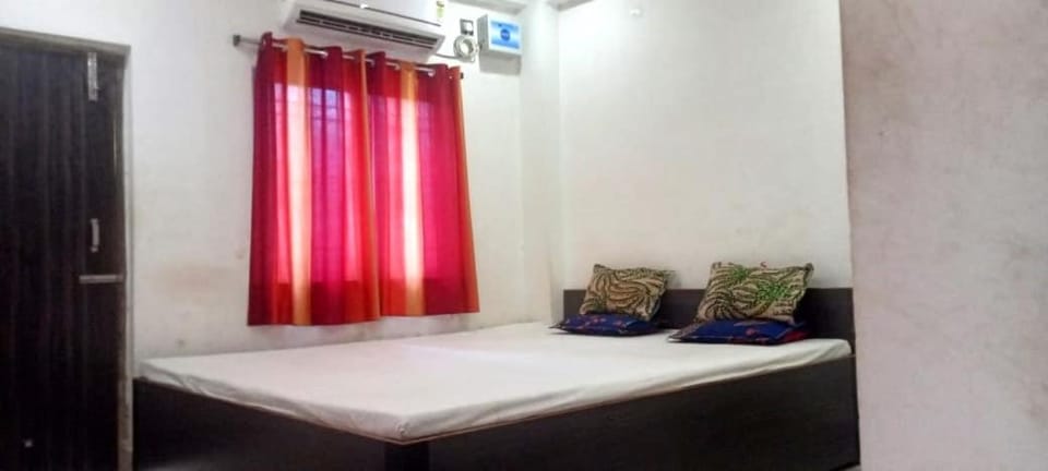 Baidyanath Ashram Deoghar AC Room's Hotel in West Bengal