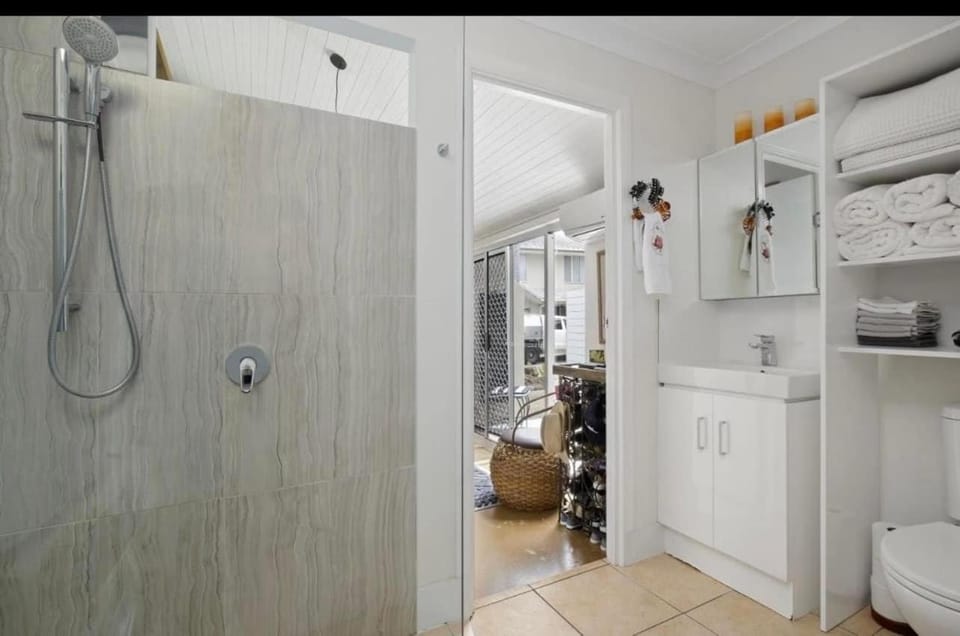 Affordable Luxury Room Vacation rental in Mermaid Waters