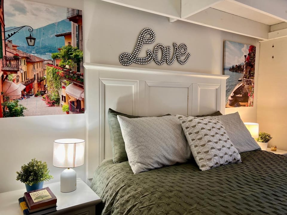 Affordable Luxury Room Vacation rental in Mermaid Waters